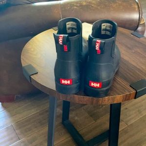 New worn once HH Wellies with insulated sole.